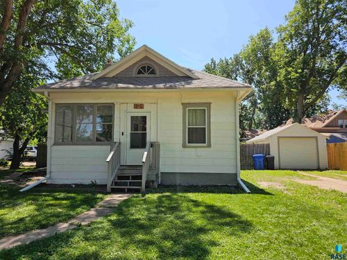 615 Nw 1st St, Madison, SD, 57042-2702 | Card Image