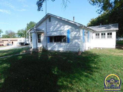 504 2nd St, Whiting, KS, 66552-9409 | Card Image
