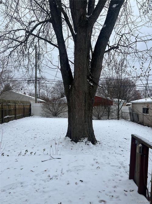 6039 N Silvery Ln, Dearborn Heights, MI, 48127-3156 | Card Image