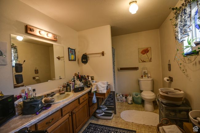 Full bathroom with vanity and a shower with shower curtain | Image 19