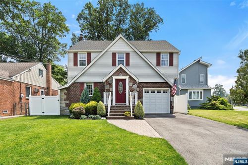 4 Saint Ann Pl, Rochelle Park, NJ, 07662-4208 | Card Image
