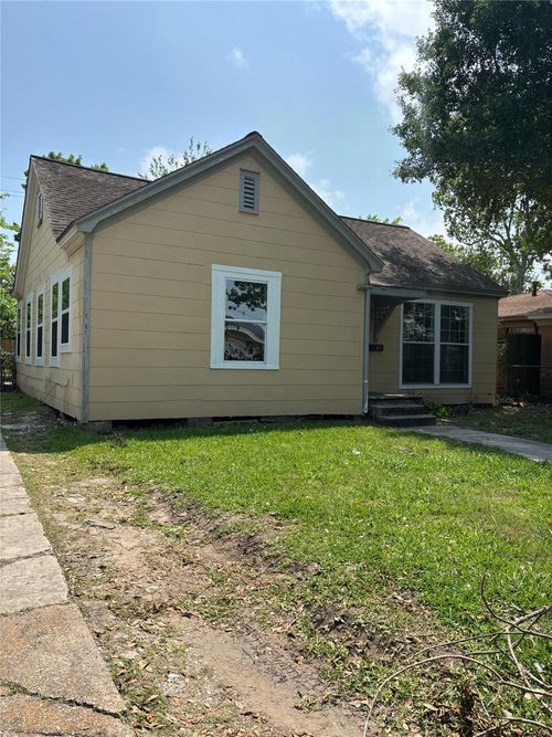 109 Schilling St, Baytown, TX, 77520-2643 | Card Image
