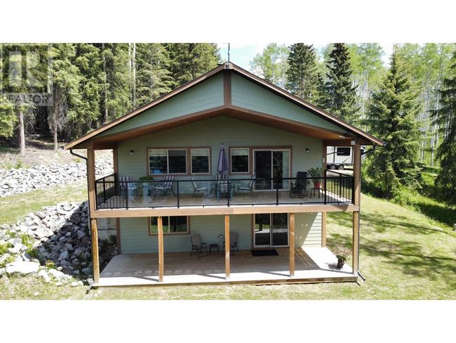 8396 Rainbow Country Road, House other with 3 bedrooms, 3 bathrooms and null parking in Bridge Lake BC | Image 4
