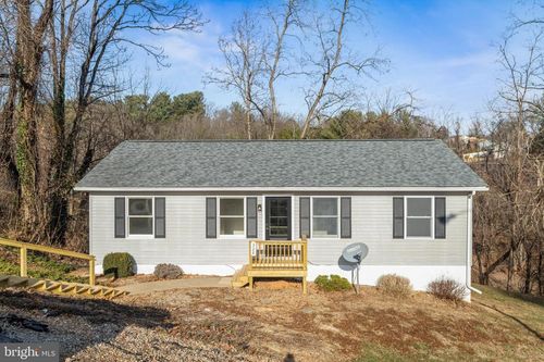 328 Monument Dr, STAUNTON, VA, 24401-2673 | Card Image