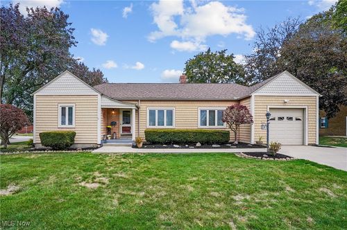 721 E Ford Ave, Barberton, OH, 44203-3758 | Card Image