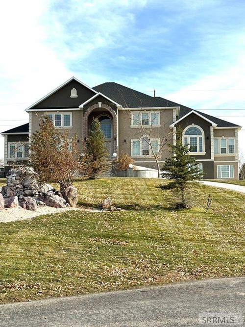 6767 S 46th E, Idaho Falls, ID, 83406-4910 | Card Image