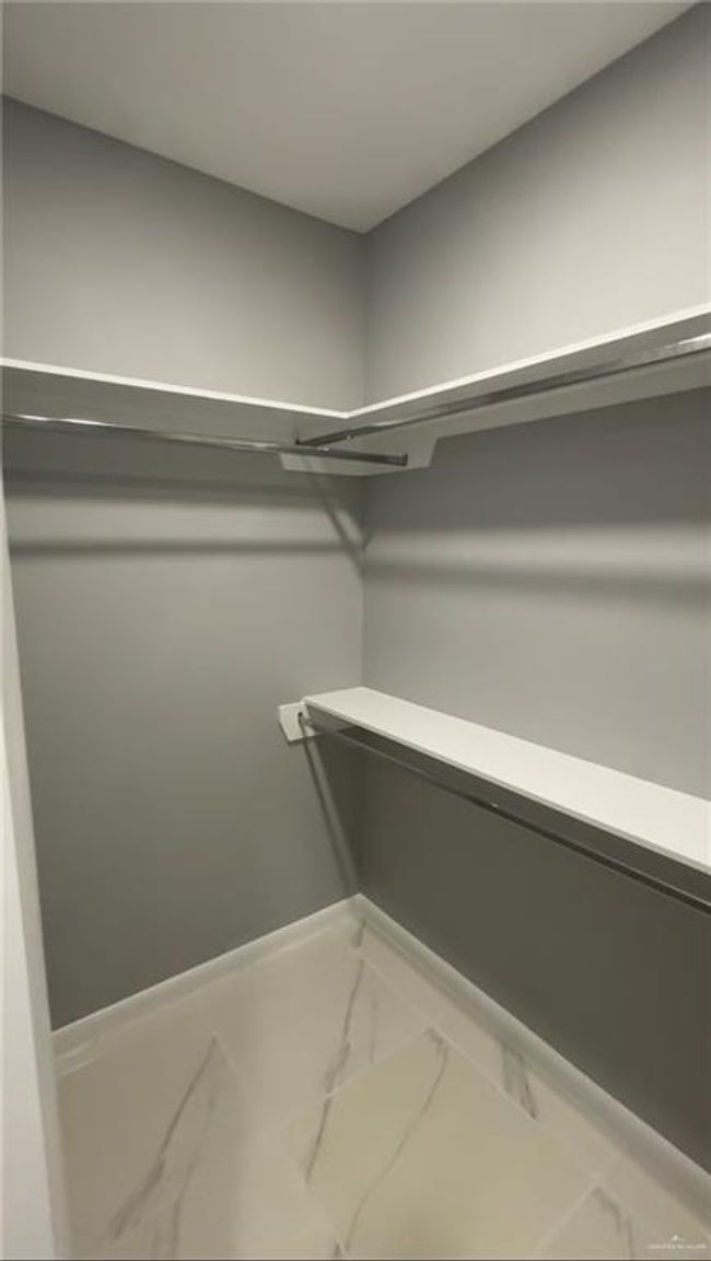 APT-4 - 1313 S Xanthia St, Condo with 2 bedrooms, 2 bathrooms and 2 parking in Alton TX | Image 9