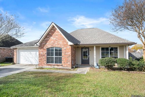 36043 Portsmouth Dr, Denham Springs, LA, 70706-1528 | Card Image