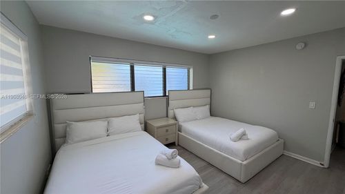 10-10004 E Bay Harbor Dr, Bay Harbor Islands, FL, 33154-1533 | Card Image