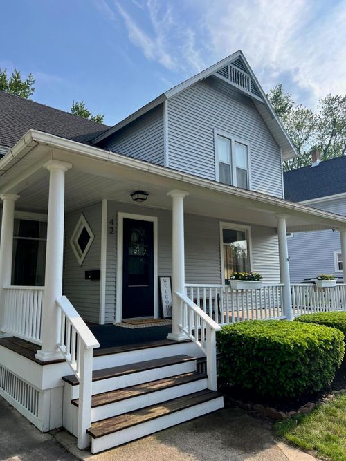 42 Westwood St, Hillsdale, MI, 49242-1532 | Card Image