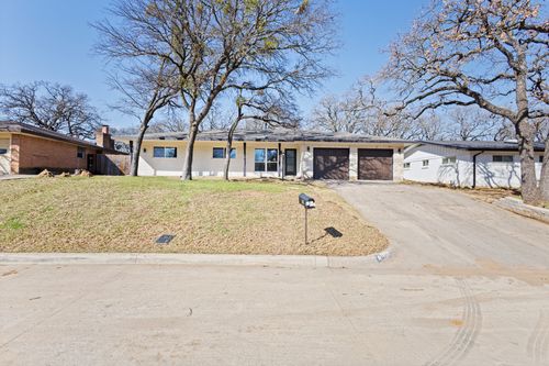 1117 Wade Dr, Bedford, TX, 76022-7145 | Card Image