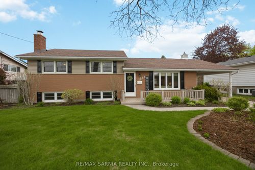1088 Guthrie Dr E, Sarnia, ON, N7S1Y2 | Card Image