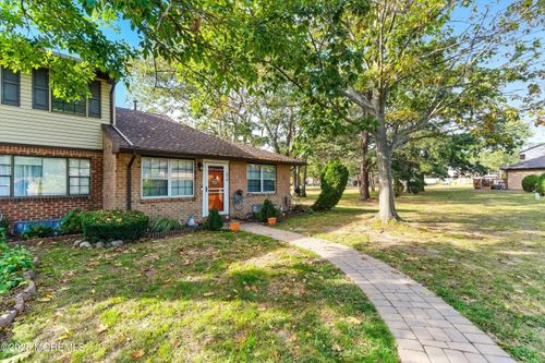 576 Labanna Ct, Brick, NJ, 08724-7154 | Card Image