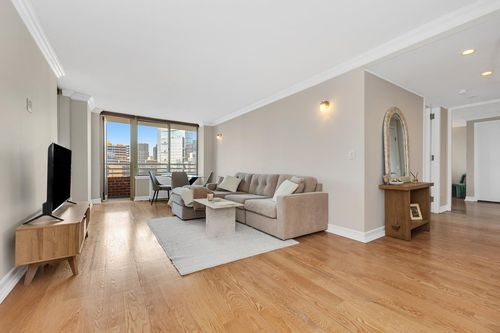 38-a-236 E 47th St, New York, NY, 10017-2146 | Card Image