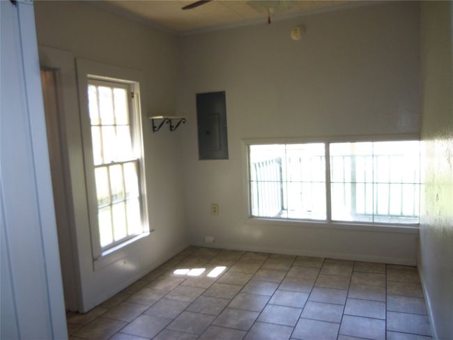 Breakfast nook on back of house | Image 25