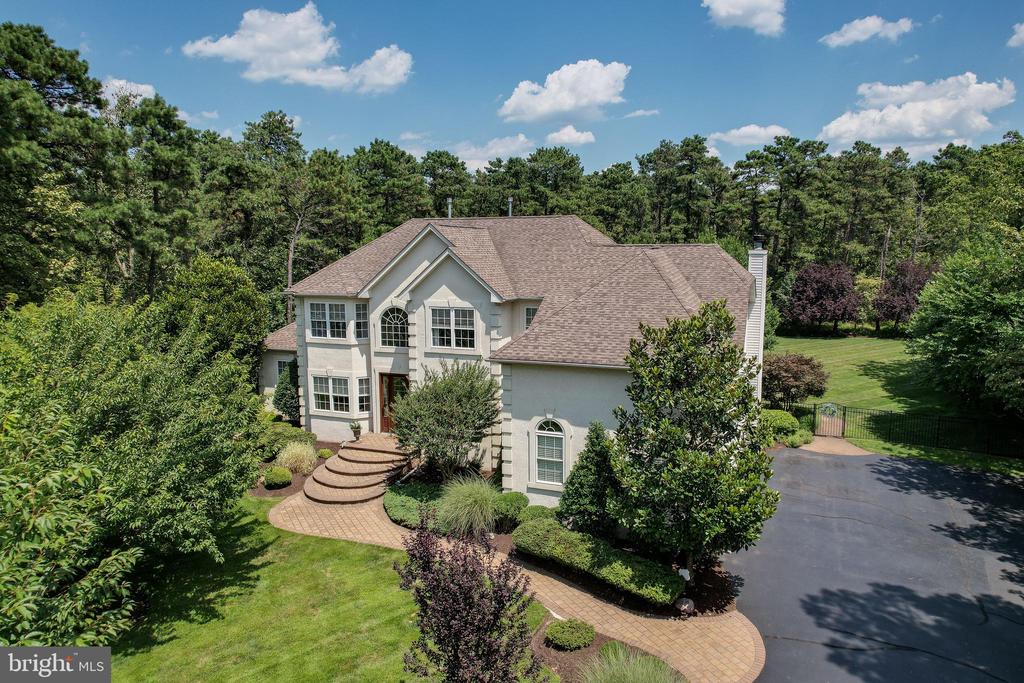 Dufton Dr, Medford, NJ 08055