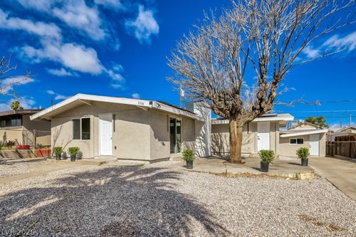 5326 Evergreen Ave, Las Vegas, NV, 89107-3818 | Card Image