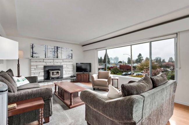 1808 Ridgeway Avenue, House other with 5 bedrooms, 2 bathrooms and 4 parking in North Vancouver BC | Image 3