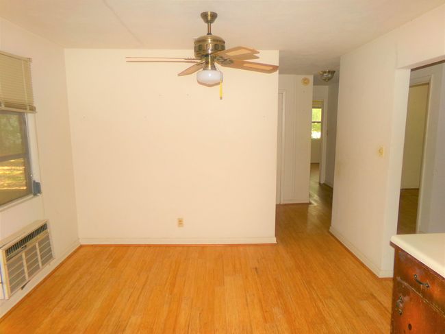 906 Ne 1 St St, House other with 3 bedrooms, 2 bathrooms and null parking in Havana FL | Image 5