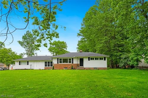 4223 Canterbury Rd, North Olmsted, OH, 44070-2752 | Card Image