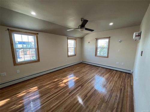 34 Diamond St, Elmont, NY, 11003-4216 | Card Image