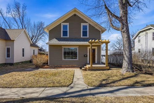 924 10th St, Marion, IA, 52302-3572 | Card Image