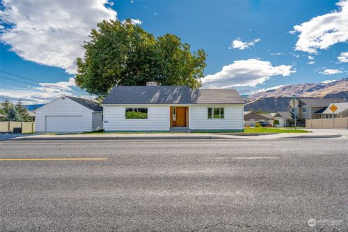 921 Easy Street, Wenatchee, WA, 98801 | Card Image