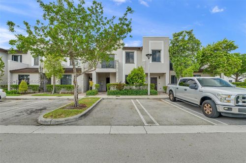 582 Ne 207th St, Miami, FL, 33179-3585 | Card Image