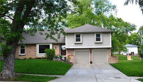 10002 W 98th Ter, Overland Park, KS, 66212-5242 | Card Image