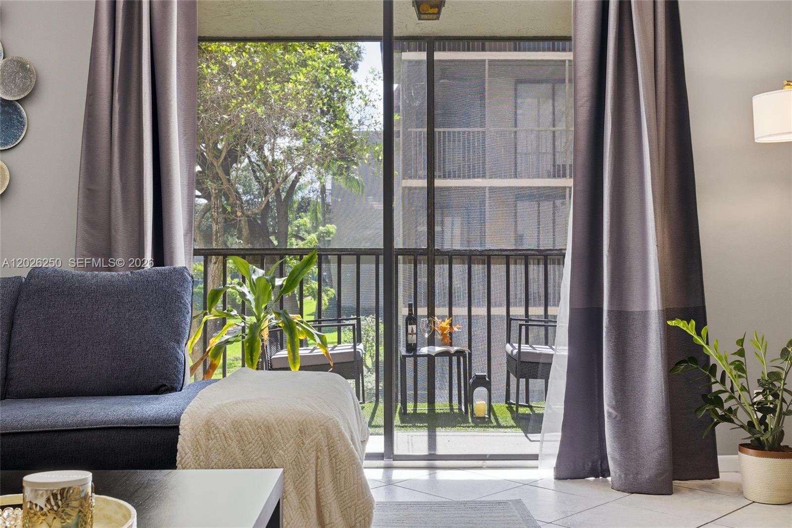 Residential in Plantation 5