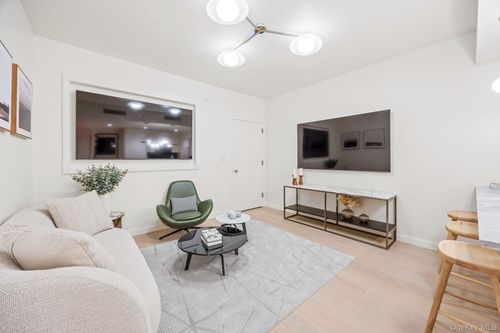 9b-58-01 Queens Blvd, Woodside, NY, 11377-7752 | Card Image