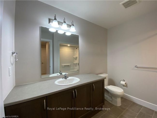 201 Pratt Dr, House attached with 3 bedrooms, 2 bathrooms and 3 parking in Amherstview ON | Image 34