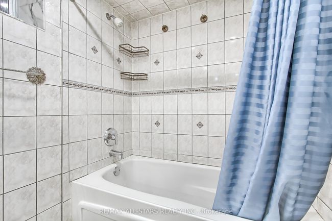 48 Archdekin Dr, House attached with 5 bedrooms, 3 bathrooms and 4 parking in Brampton ON | Image 40