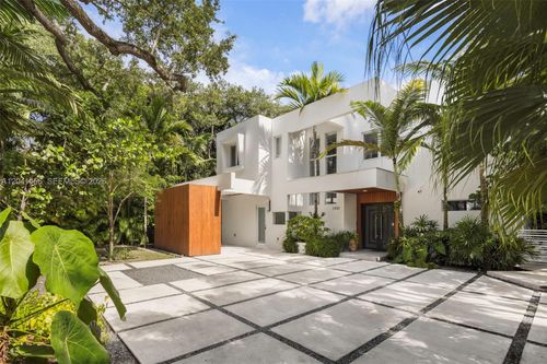 3901 Kumquat Ave, Miami, FL, 33133-5611 | Card Image