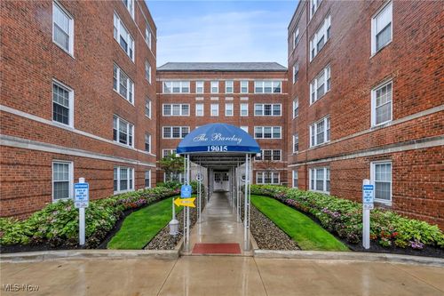 apt-516-19015 Van Aken Blvd, Shaker Heights, OH, 44122-3571 | Card Image