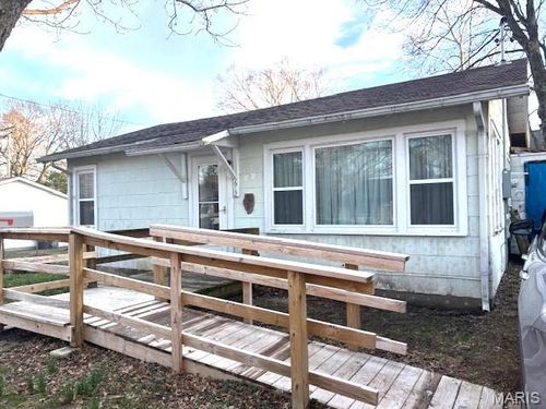 612 E Main St, Greenville, IL, 62246-1556 | Card Image