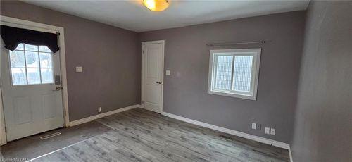 2-54 Wyandotte St, Orillia, ON, L3V5M9 | Card Image