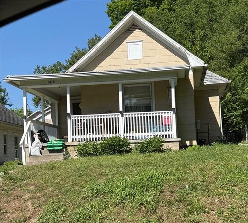 2418 S 17th St, Saint Joseph, MO, 64503-2825 | Card Image