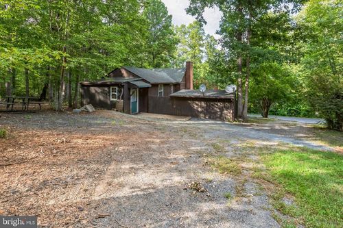 2464 Kidds Dairy Rd, Scottsville, VA, 24590-3039 | Card Image