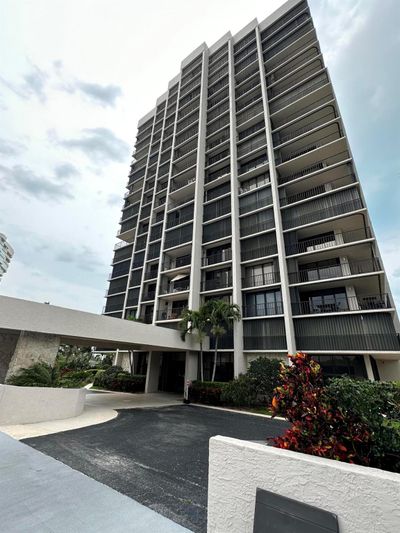 PH2 - 5047 N Highway A1a, Condo with 2 bedrooms, 2 bathrooms and null parking in Hutchinson Island FL | Image 2