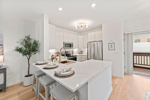 208 E Reservoir Ave, Milwaukee, WI, 53212-3724 | Card Image