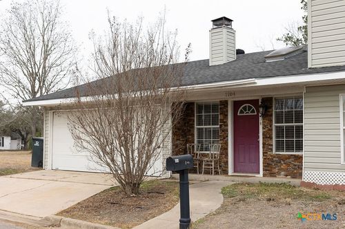 1104 Moss Ln, Cuero, TX, 77954-2310 | Card Image