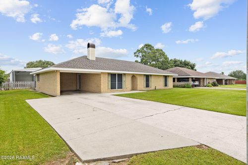 815 E E St, Rayne, LA, 70578-8301 | Card Image