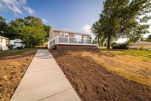 328 W 17th St, Concordia, KS, 66901-4710 | Card Image