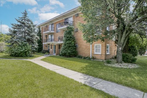 10735 S Lloyd Dr, Worth, IL, 60482-1524 | Card Image