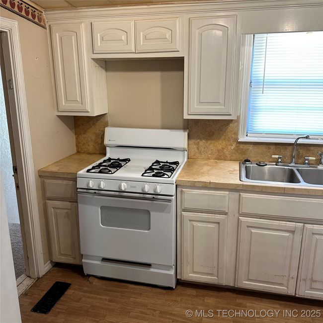 Kitchen | Image 11
