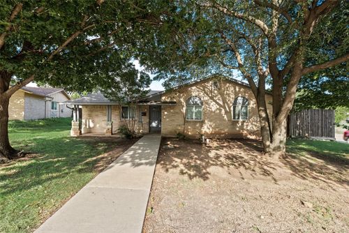 2121 Austin Dr, Carrollton, TX, 75006-7602 | Card Image