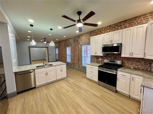 2137 California Ave, Saint Louis, MO, 63104-2232 | Card Image