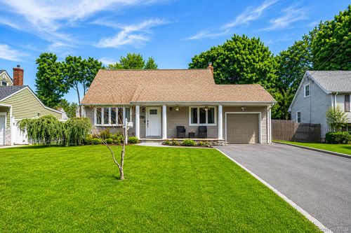 107 Kime Avenue, Babylon, NY, 11703 | Card Image