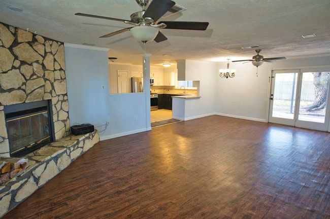 1303 Mac Dr, House other with 4 bedrooms, 2 bathrooms and 2 parking in Sweeny TX | Image 5